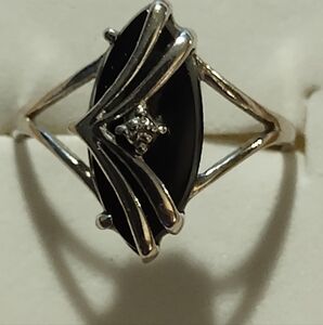 10k White Gold Black Onyx With Diamond Chip Ring 😊 Open To Offers 😊